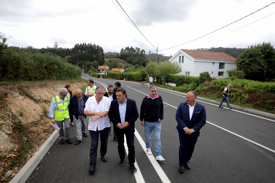 La Diputación destaca que mejoró la seguridad en dos carreteras de Oleiros con 1,2 millones