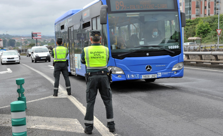 Investigado en A Coruña el conductor de un autobús por conducir sin puntos en el carné