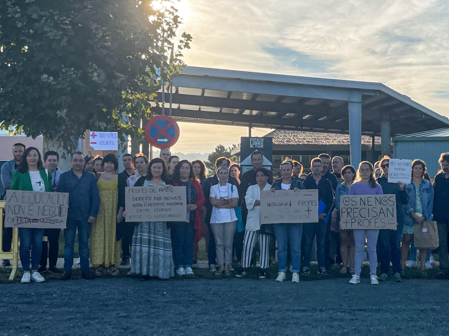 Las familias de los alumnos del colegio Cruz do Sar de Bergondo reclaman más personal docente