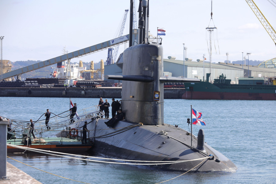 El submarino 'Zeeleeuw', de la Armada holandesa, llega al puerto de A Coruña por tercera vez en su historia