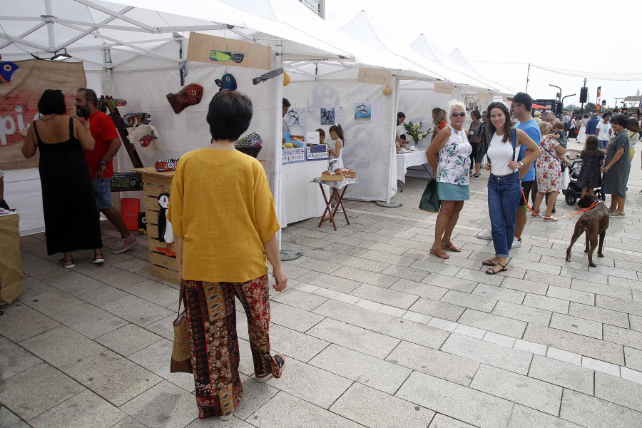 Gran ambiente en O Parrote por el mercado de Mar de Mares