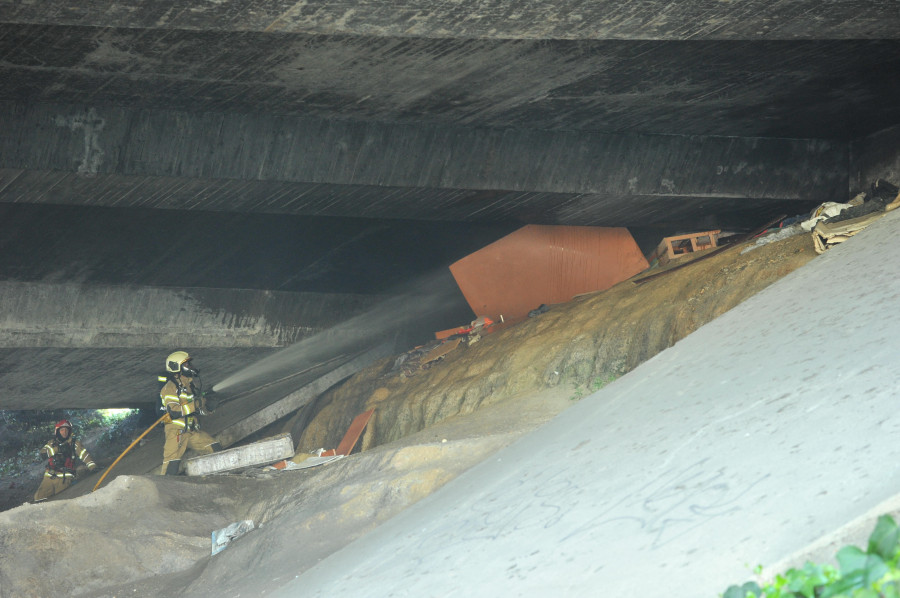 Un incendio en Alfonso Molina causa un corte de tráfico