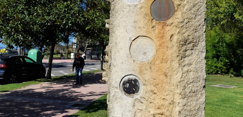 El alcalde de Oleiros achaca al vandalismo los desperfectos en la estatua de García Lorca