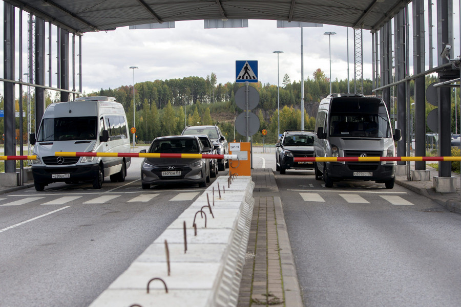 Finlandia registra colas en la frontera rusa tras la  decisión de bloquear la entrada