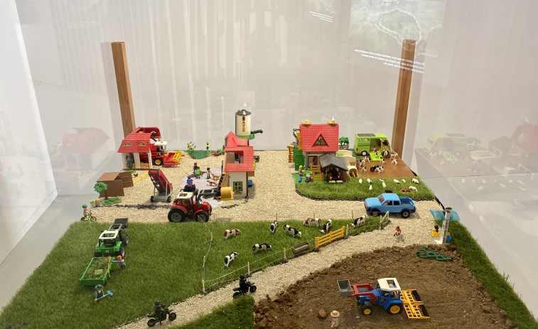 La agricultura centra la nueva exposición de clicks  de Playmobil del Centro Etnográfico de Teixeiro