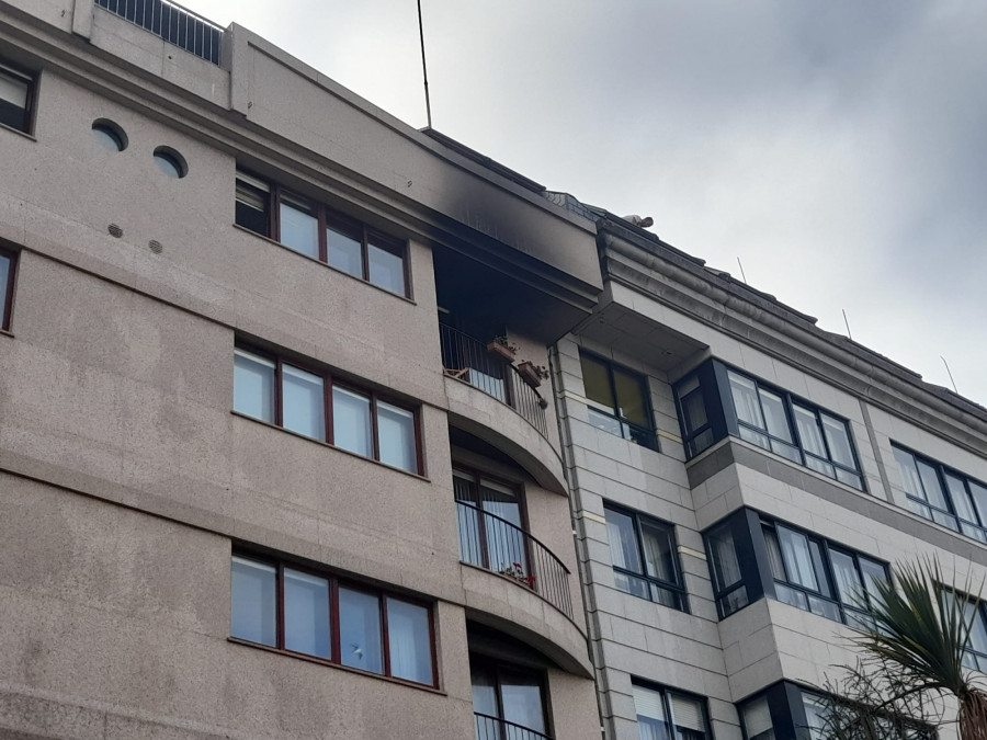 Heridas tres personas en el incendio de un dúplex en A Coruña