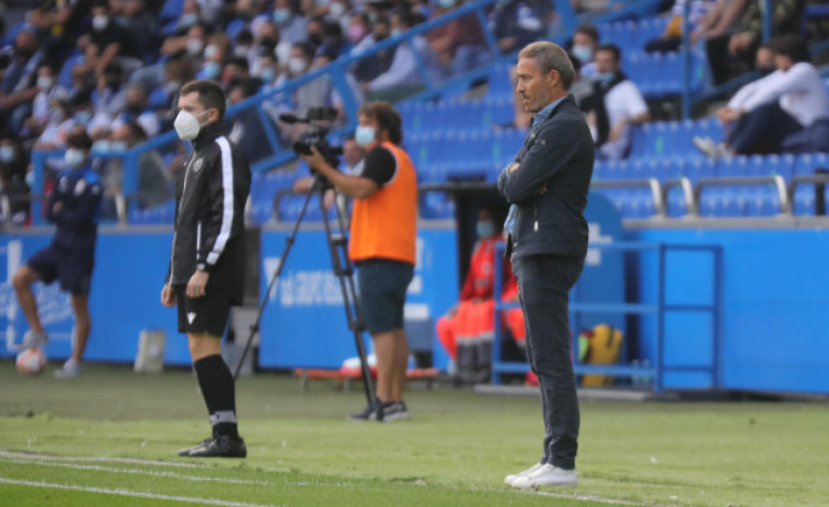 Óscar Cano prepara la mezcla