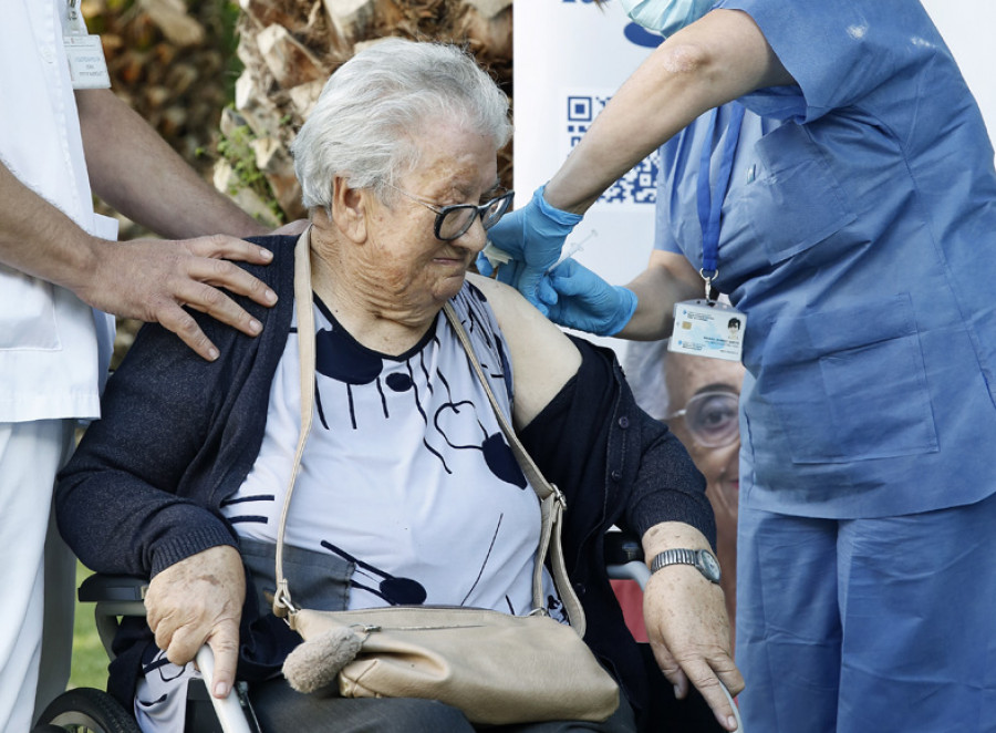 Galicia registra más de 200 positivos de covid en un día y notifica un nuevo fallecimiento