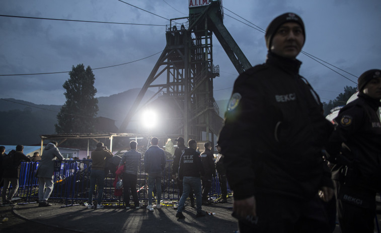 Cerca de medio centenar de muertos en la explosión en una mina de carbón en Turquía