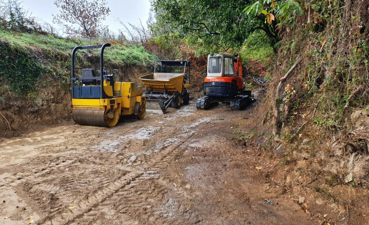 Miño renueva las redes de saneamiento y la pavimentación  actual del camino de A Pedreira, en San Salvador de Leiro