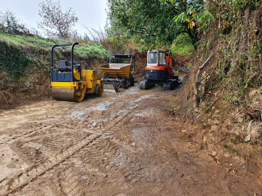 Miño renueva las redes de saneamiento y la pavimentación  actual del camino de A Pedreira, en San Salvador de Leiro