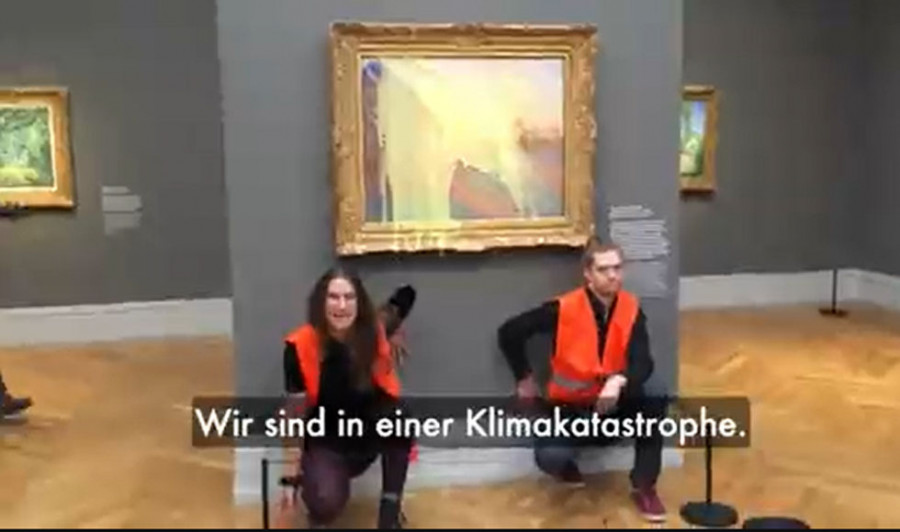 Activistas lanzan puré de patatas contra "Los almiares" de Monet en Alemania