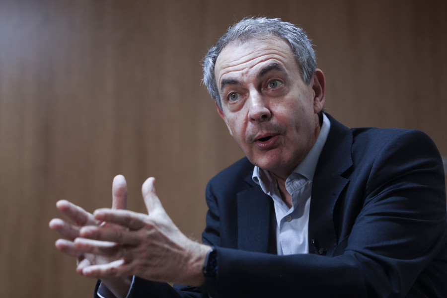 Zapatero reivindica a Felipe González como referente del PSOE desde 1982