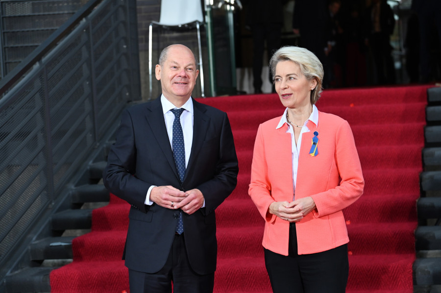 Scholz y Von der Leyen abogan por reconstruir Ucrania en su camino hacia UE