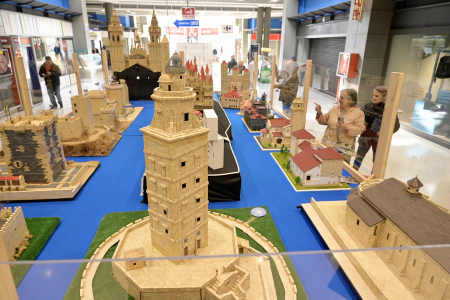 Monumentos gallegos con piezas del Exin Castillos en la muestra de Fran  Guerra