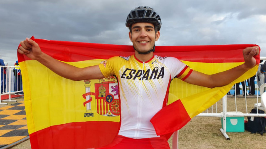 El oleirense Manu Taibo, campeón del mundo júnior de los 1.000 metros esprint