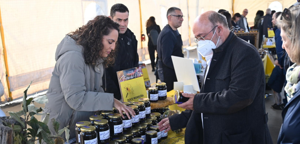 Más de 1.500 personas disfrutaron de la Feira do Mel de Oleiros