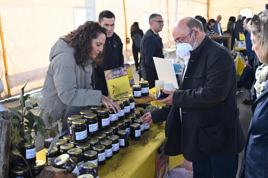 Más de 1.500 personas disfrutaron de la Feira do Mel de Oleiros