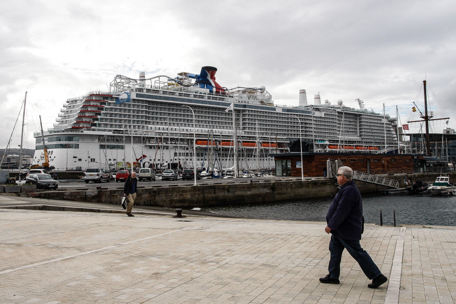 Montaña rusa, parque acuático y minigolf, así es por dentro el crucero 'Carnival Celebration' que visita A Coruña