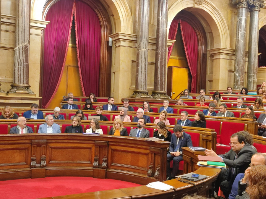 Torrent y la Mesa del Parlament, absueltos de desobediencia al Constitucional