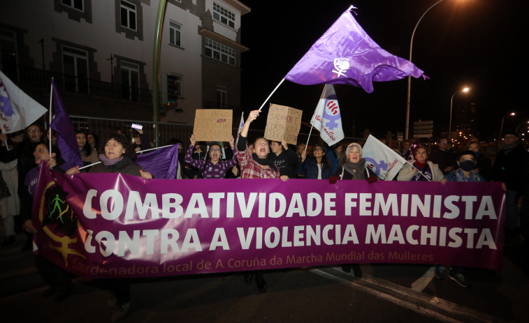 A Coruña se vistió de morado y llenó las calles para reivindicar un mundo de igualdad