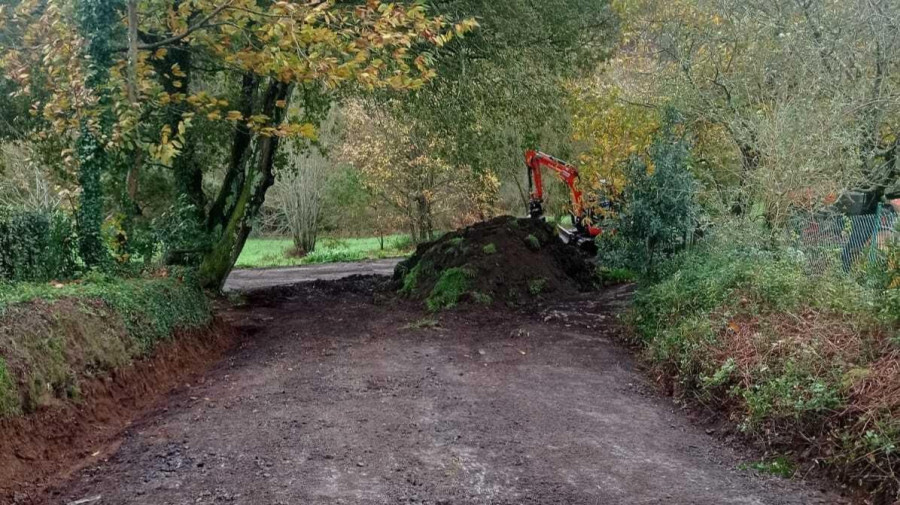 Culleredo realiza trabajos de mejora en los caminos rurales del núcleo de Folgueira