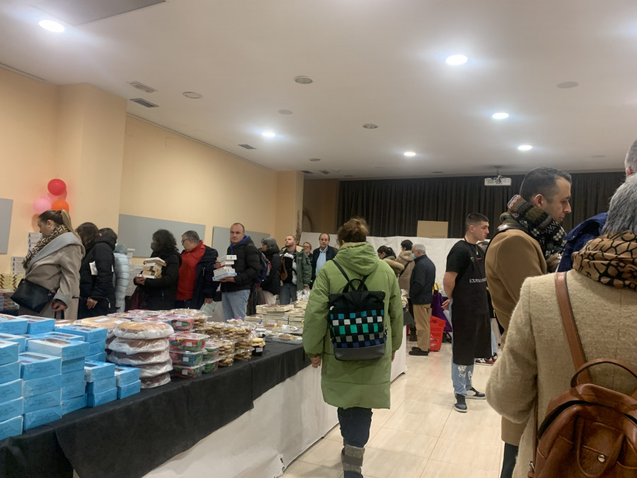 Largas colas en la primera jornada de Expoconvento, la feria de dulces navideños en A Coruña