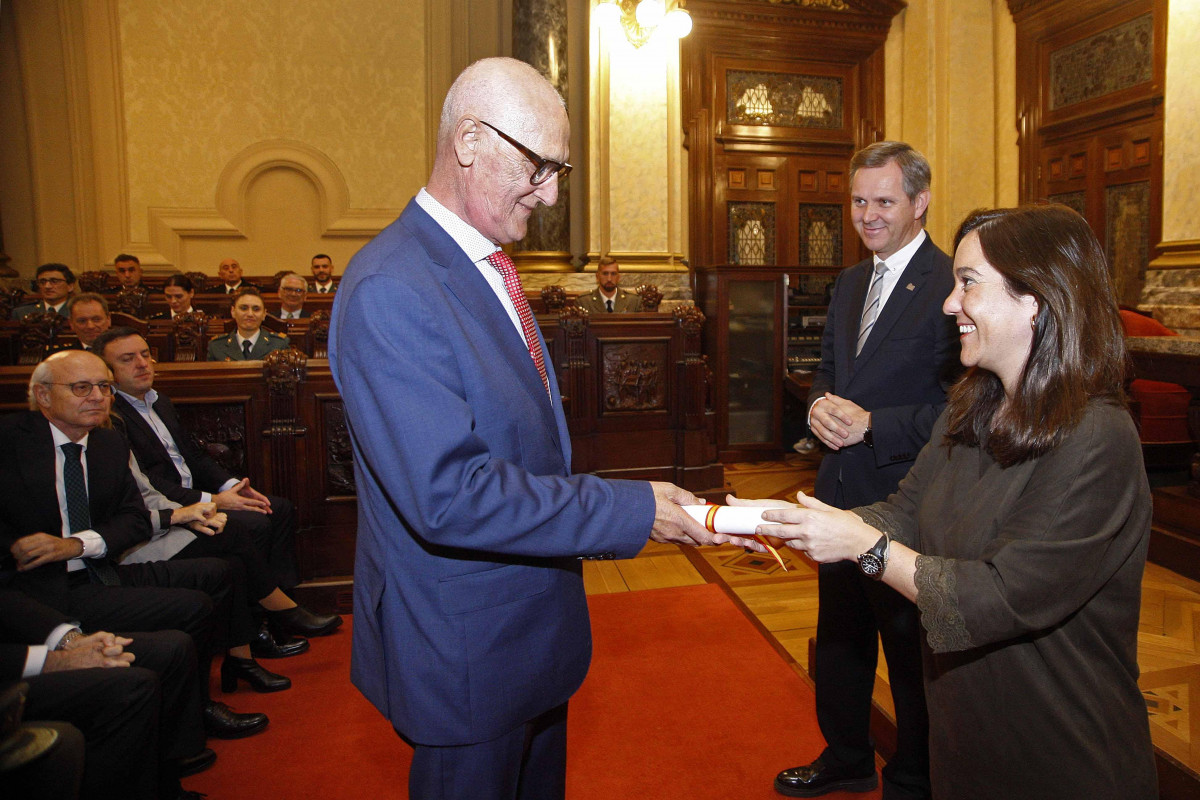 Medallas Acto de la Constitución en María Pita Andrés Ríos, Inés Rey y José Miñones @Quintana (11)