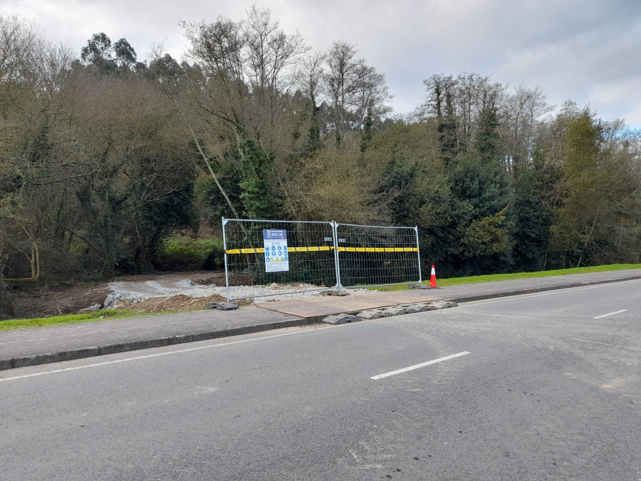 La senda peatonal de Iñás a Nos serpentea ya a lo largo de cuatro kilómetros al borde del río de San Pedro