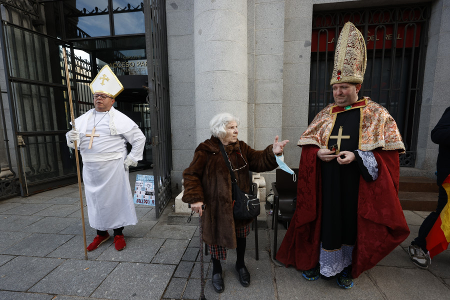 Manoli, la mujer de 85 años que ya hace cola para el sorteo de Navidad