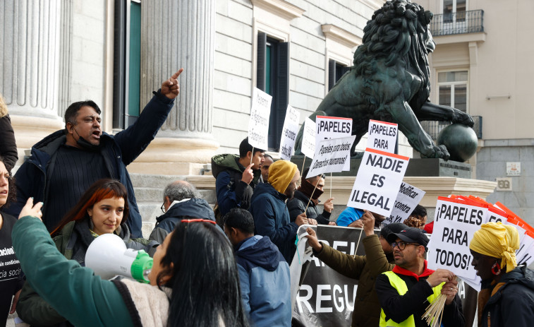 El Congreso debatirá la regularización de 500.000 migrantes gracias a una iniciativa legislativa popular