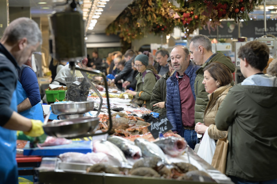 Los mercados de A Coruña vuelven a su esplendor con puestos llenos de marisco y total expectación