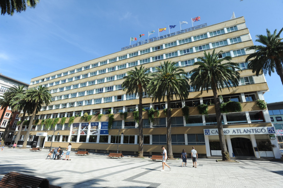 Sin daños personales en una explosión que deja sin luz un hotel en A Coruña