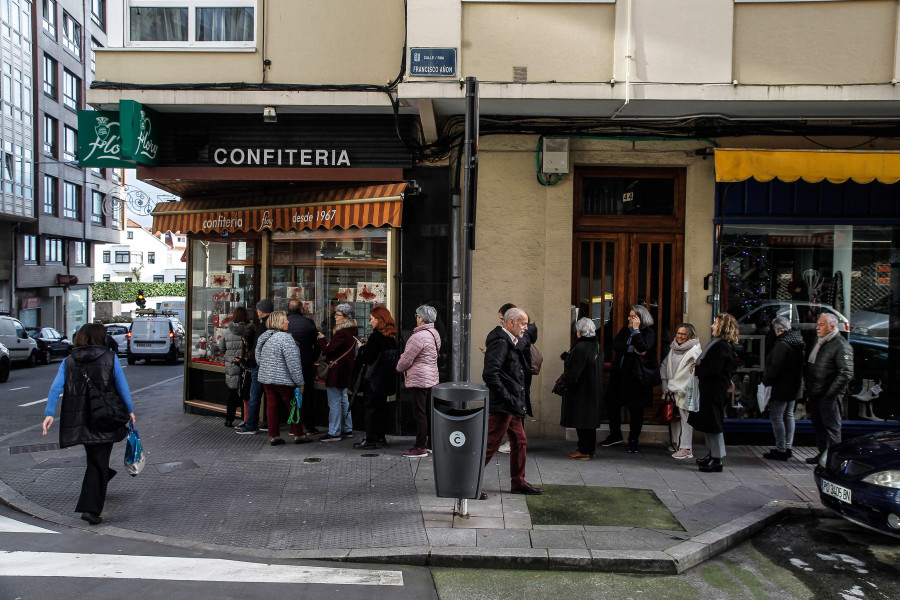 Desde Camariñas hasta Glaccé, en A Coruña, para comprar su roscón de Reyes favorito