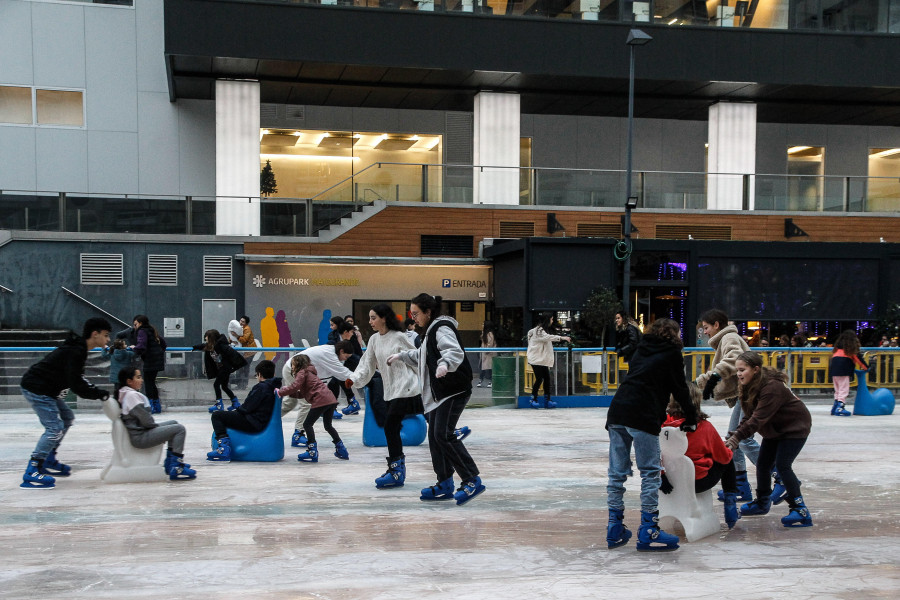 A Coruña ya disfruta de su ansiada pista de hielo natural