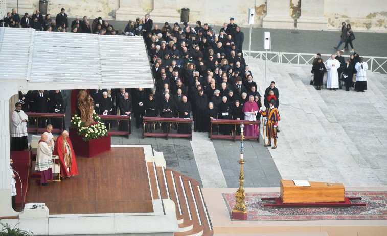 El papa Francisco destaca la sabiduría, la delicadeza y la entrega de Benedicto XVI