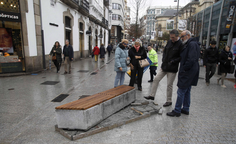 El banco ‘maldito’ de la calle Compostela, en A Coruña, dañado por tercera vez