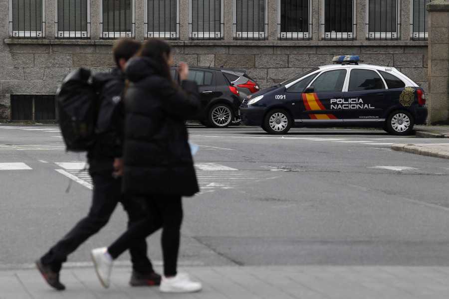 Detienen a tres sujetos en A Coruña por amenazar a un moroso con un pistola de bolitas de plástico