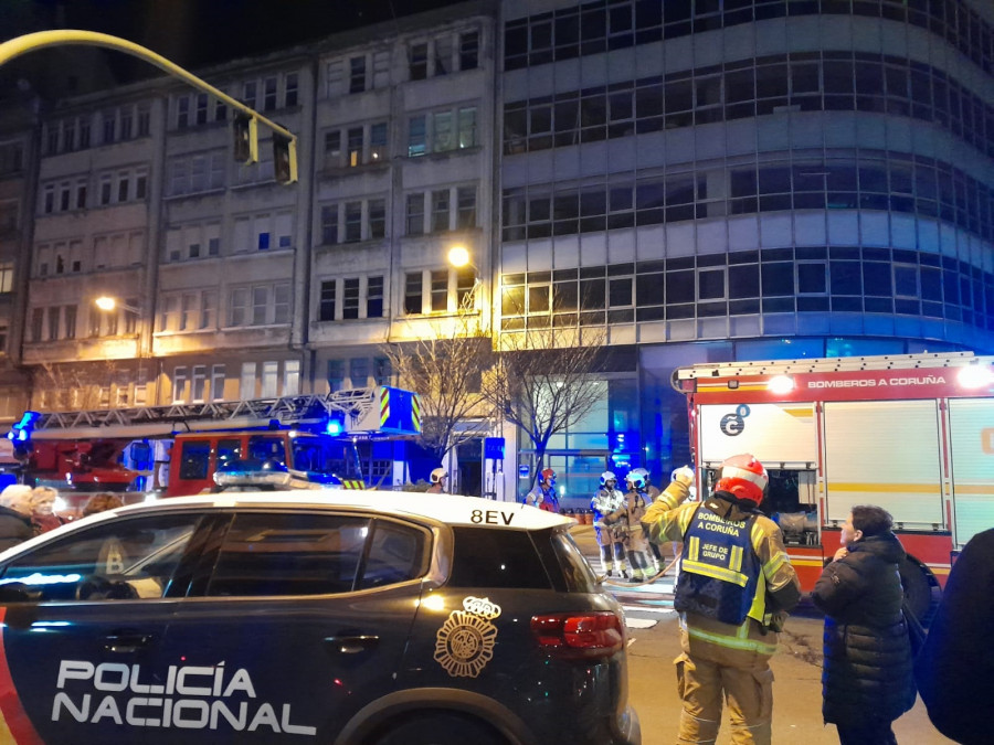 El incendio en un inmueble okupado de la avenida de Oza reaviva la preocupación vecinal