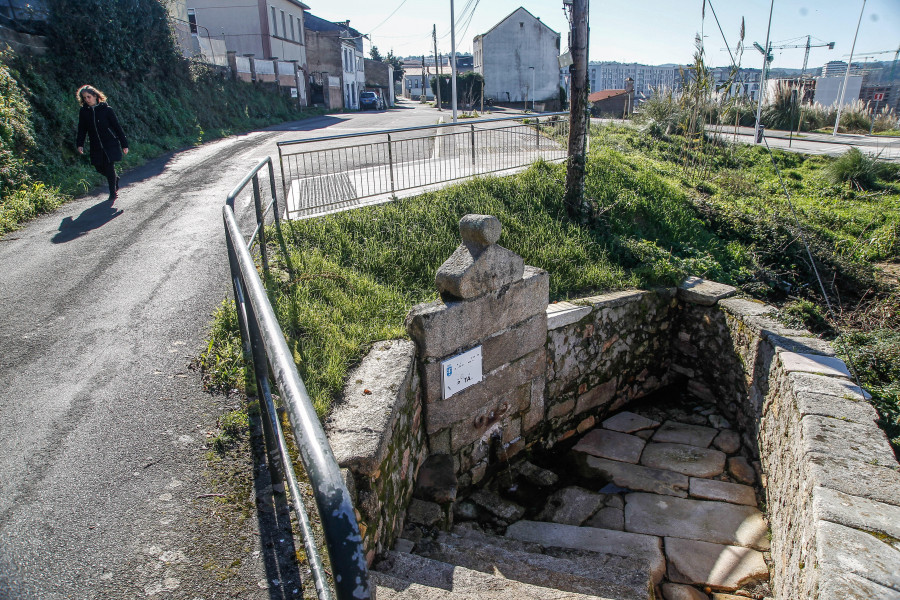 Piden la rehabilitación de la Fonte dos Caños, ubicada en la frontera entre Eirís y Xuxán