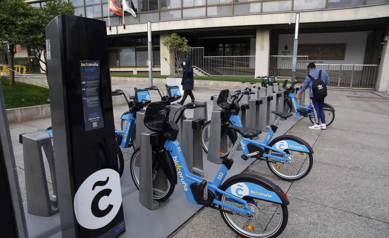 Los cortes en la avenida de la Universidad anticipan la llegada de BiciCoruña a Someso