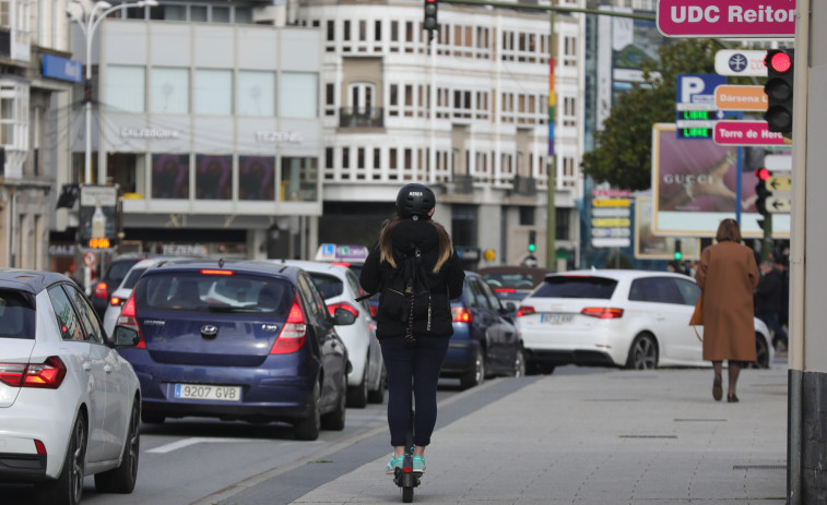 Un patinete le rompe la nariz a una mujer de 63 años