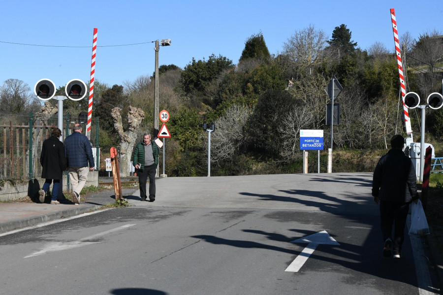 Monbús niega la relación del ataque a sus buses en Betanzos con un conflicto laboral