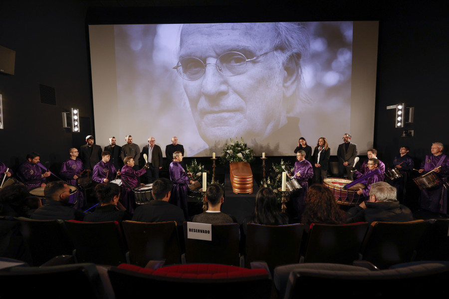 Caras conocidas del cine y la cultura, en la capilla ardiente de Carlos Saura