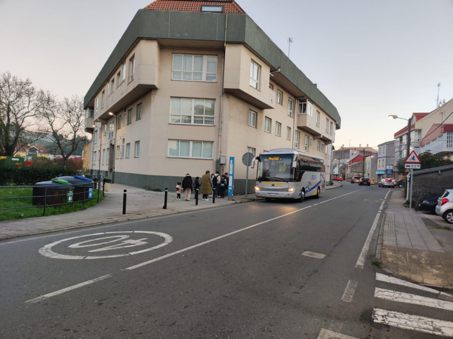 Los vecinos de Mesoiro Viejo reclaman marquesinas en las paradas de autobuses