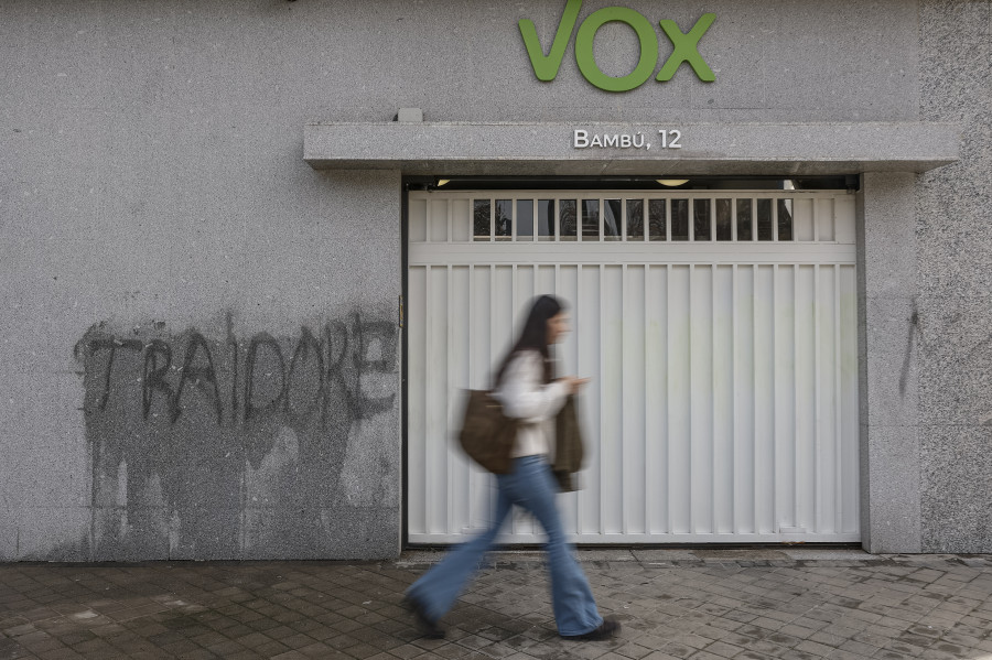 Vox defiende su financiación tras los ataques de Macarena Olona