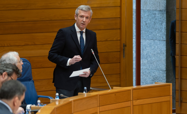 Rueda y la oposición se enfrentan en el Parlamento por la sanidad pública