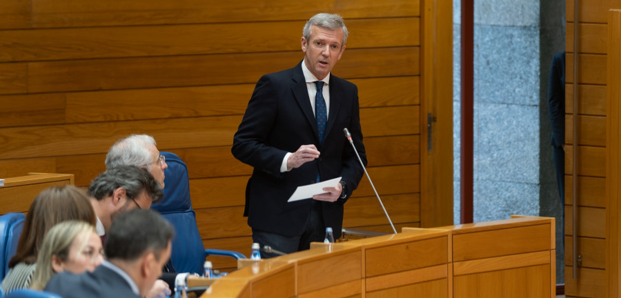 Rueda y la oposición se enfrentan en el Parlamento por la sanidad pública