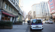 Policías locales de A Coruña salvan a una mujer que se había atragantado con un trozo de pan