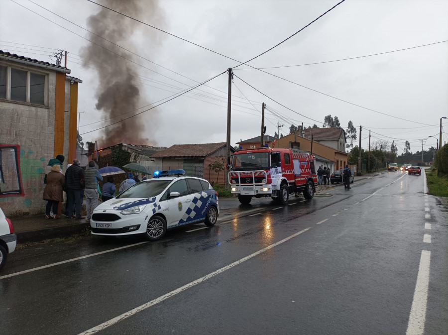 Un incendio calcina un galpón anexo a una vivienda de Pravio